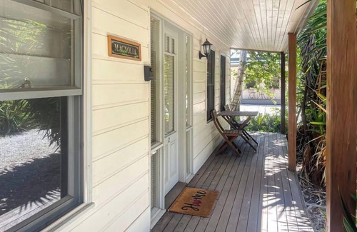 Jamieson Cottage | River Rock Cottage Centrally located and Dog friendly