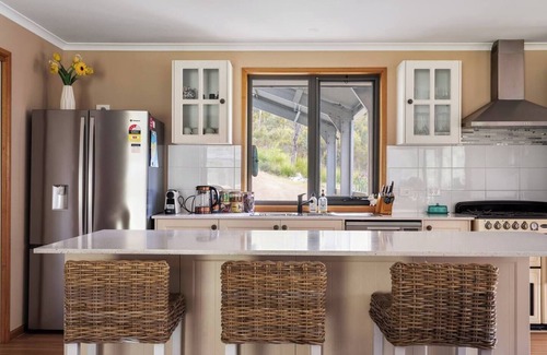 Longley House | River Rock Retreat Relaxing Country Spa Seclusion