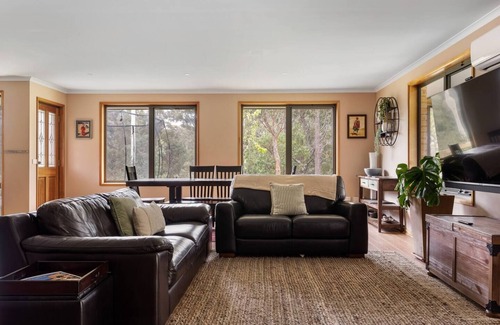 Longley House | River Rock Retreat Relaxing Country Spa Seclusion