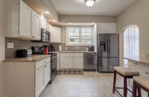 Leavenworth House | River's Echo ~ Downtown Leavenworth ~ Hot Tub ~ Walk Everywhere!
