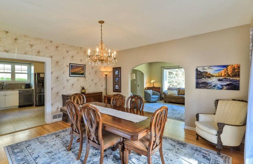 Leavenworth House | River's Echo ~ Downtown Leavenworth ~ Hot Tub ~ Walk Everywhere!