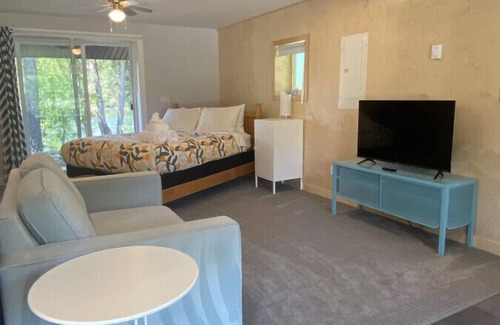 Clearwater House | River's Edge Gabbro Suite