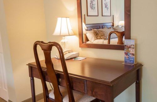College Resort | River's Edge Resort