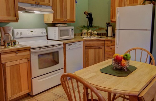 Fall River Estates Condo | River Stone Resorts & Bear Paw Suites