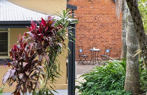 Maclean Apartment | River Street Heritage Apartment