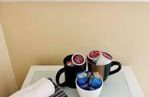 Springfield Apartment | River Suite - The Annex, Cozy Suite inside historic home