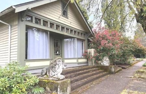 Springfield Apartment | River Suite - The Annex, Cozy Suite inside historic home