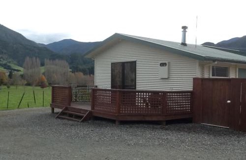 Motueka Valley House | River Terrace Cottage