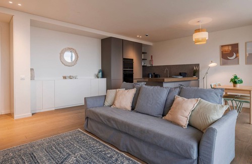 Marvila Apartment | River View 1BDR Apartment by LovelyStay