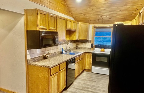 Eastman Apartment | River View 3 bedroom/2bath top level apartment