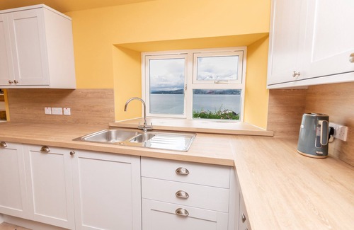 Newport-On-Tay Cottage | River View Cottage with Hot Tub, nr St Andrews