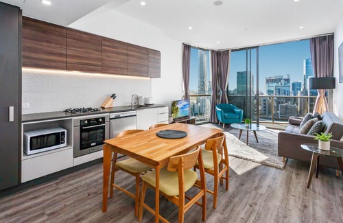 South Brisbane Apartment | River-View Unit with Rooftop Pool near Museums