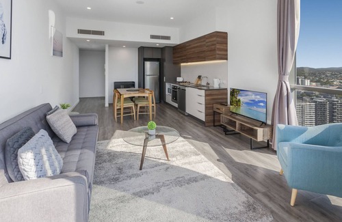 South Brisbane Apartment | River-View Unit with Rooftop Pool near Museums