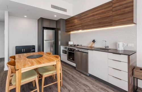 South Brisbane Apartment | River-View Unit with Rooftop Pool near Museums