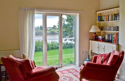 Althorpe House | Riverbank Cottage