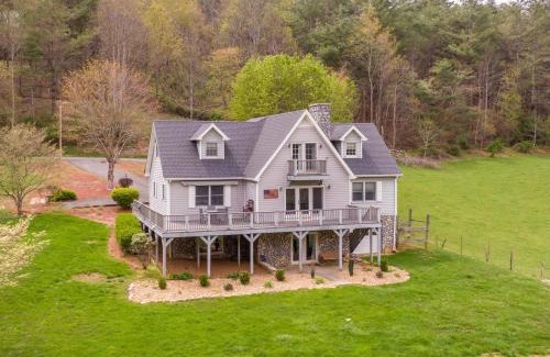 Jefferson House | Riverbank Retreat
