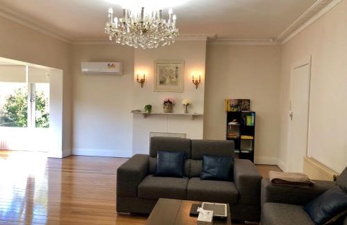 Devonport Villa | Riverbank villa