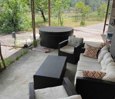 Middletown House | Riverbed House with hot tub
