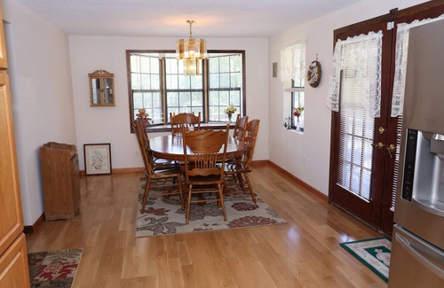 Leasburg House | Riverbend Getaway-Adventure awaits- minutes to swim, float, fish, hike and relax