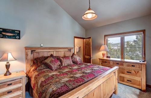 Four O'Clock Apartment | Riverbend Lodge 201 by Great Western Lodging