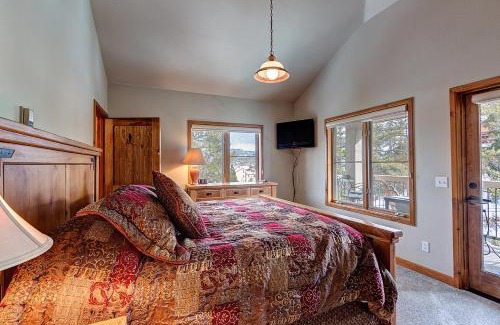 Four O'Clock Apartment | Riverbend Lodge 201 by Great Western Lodging