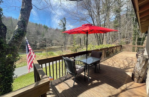 Fleetwood Cabin | {Riverbend Retreat} – Cozy Cabin