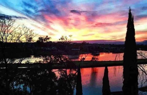 Ascot Vale House | Riverfront Bliss - Walking distance to Showgrounds/Flemington Racecourse