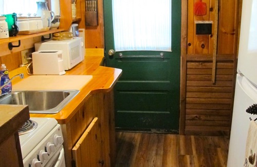 Old Forge Cabin | Riverfront Cabin for Two, Perfect Getaway! Summer- Weekly only Sat. to Sat.