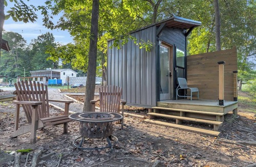 Greenville Cabin | Riverfront Camping Pod, W/Bath House, Close to DT