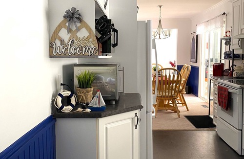 Hastings Cottage | Riverfront cottage getaway