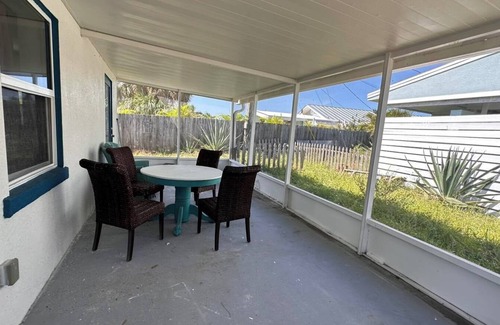 Tropic House | Riverfront Cozy 1-bedroom B