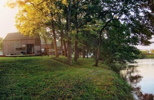 Caplinger Mills House | Riverfront Getaway Cabin #2 - Sleeps 5