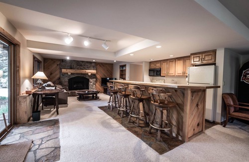 Aspen Brook House | Riverfront, hiking from the front door, minutes to RMNP
