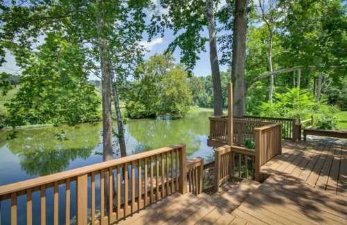 Lexington House | Riverfront Home (Apartment and Bar)