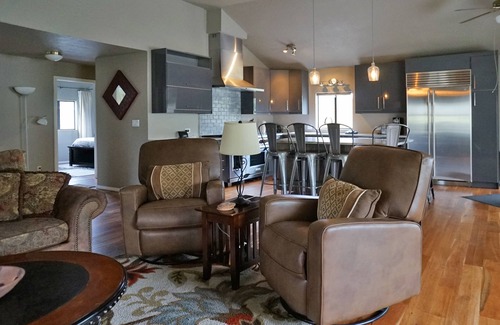 South Fork House | Riverfront Home on the Rio Grande w/Great Kitchen, WiFi & Washer/Dryer