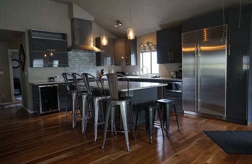 South Fork House | Riverfront Home on the Rio Grande w/Great Kitchen, WiFi & Washer/Dryer