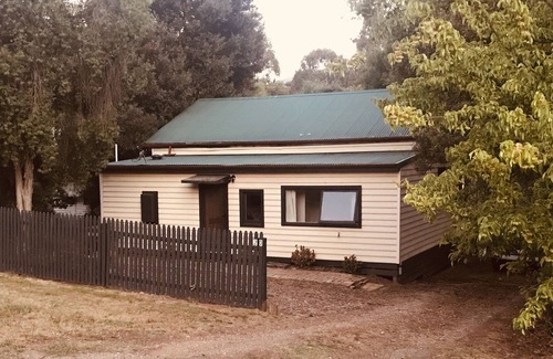 Jamieson House | Riverfront in the heart of Jamieson