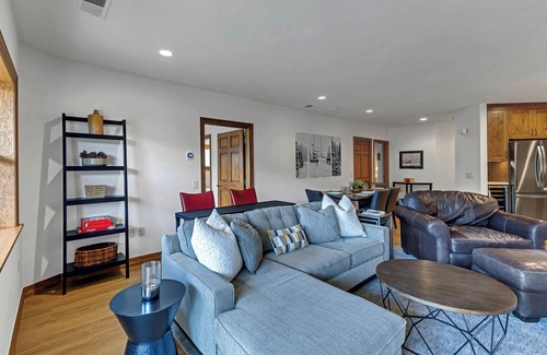 Edwards Condo | Riverfront Luxury within Minutes to Skiing