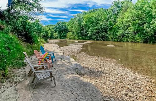 Liberty Hill House | Riverfront Oasis 2