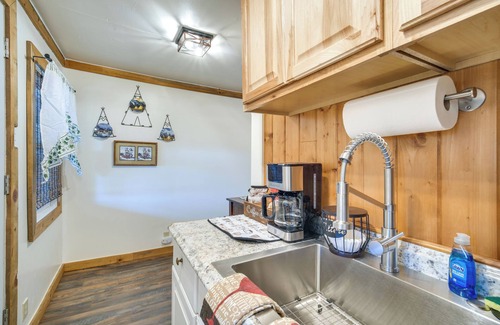 Chiloquin Apartment | Riverfront Resort Cabin ~ 21 Mi to Crater Lake!