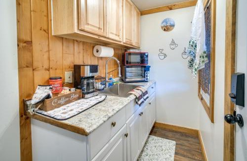 Chiloquin Apartment | Riverfront Resort Cabin about 21 Mi to Crater Lake!