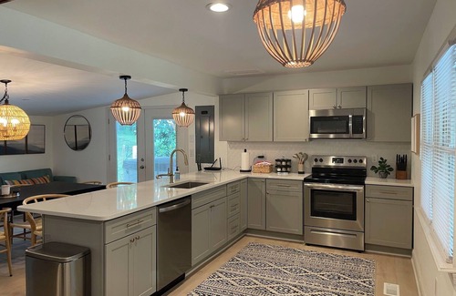 Fishers Hill House | Riverfront Retreat