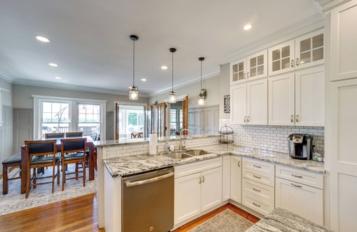 St. Clair House | Riverfront St Clair Home - Walk to Downtown!