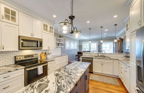 St. Clair House | Riverfront St Clair Home - Walk to Downtown!