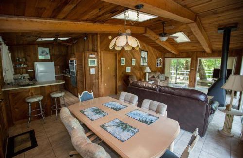 Homosassa Cabin | Riverfront Treetop Bungalow