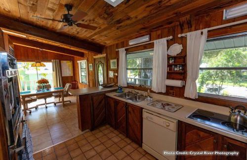 Homosassa Cabin | Riverfront Treetop Bungalow