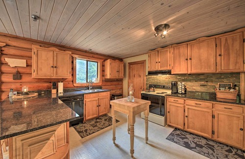 Troy Cabin | Riverfront Troy Cabin Ready with Bikes & Rafts!