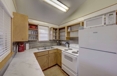 Hunt Cabin | Riverfront vacation cabin w kayaks - Hunt, TX