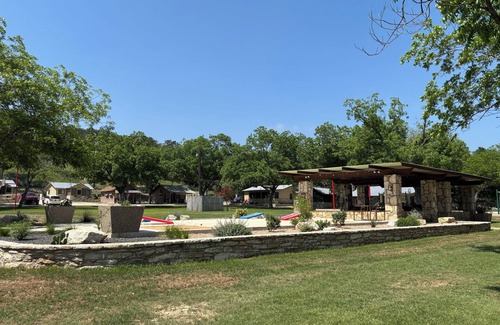 Hunt Cabin | Riverfront vacation cabin w kayaks - Hunt, TX