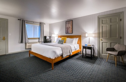 Peterborough Hotel | Riverhouse by Weekender (Formerly Jack Daniels Inn)